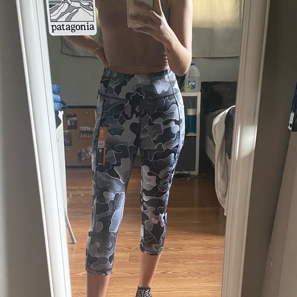 Avia capris camo leggings